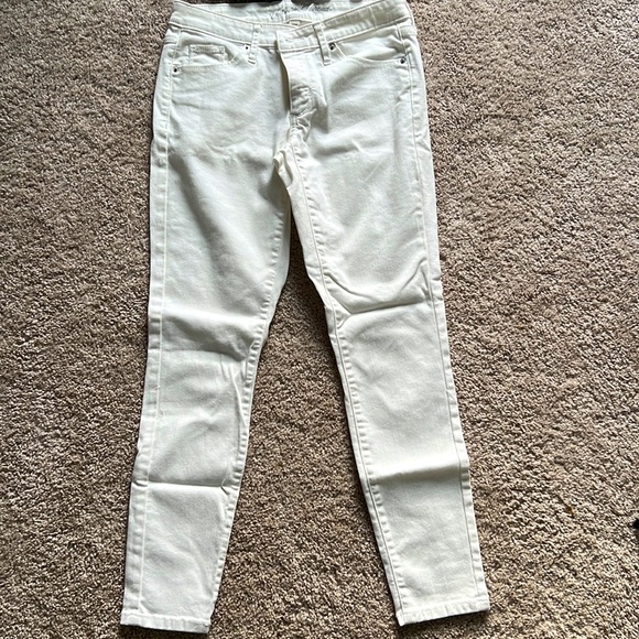Universal Threads women’s midrise white skinny jeans, size 2 - Picture 1 of 3